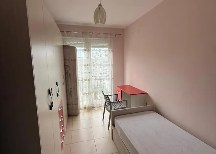 Banesa 21 Dhjetori, דירה *