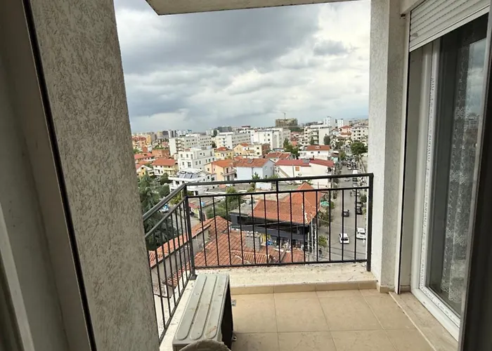 Banesa 21 Dhjetori, דירה *